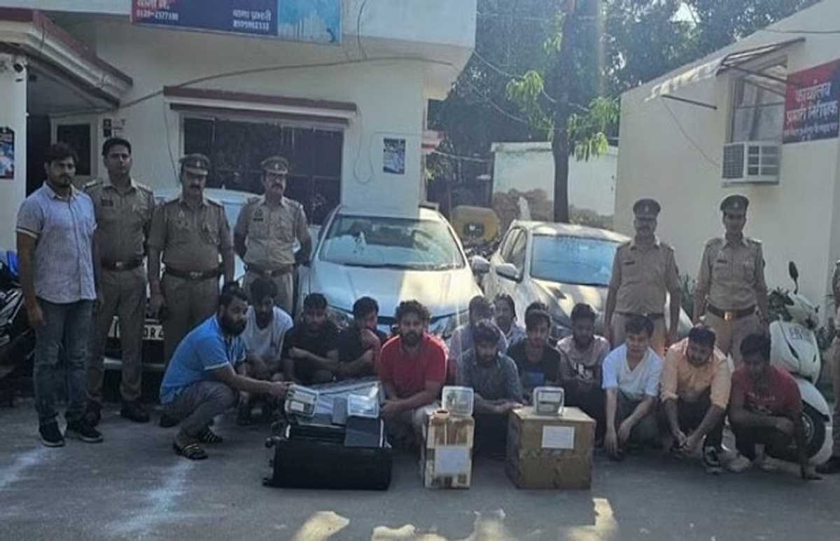 नोएडा में विदेशी नागरिकों को ठगने वाले फर्जी कॉल सेंटर का भंडाफोड़, 15 गिरफ्तार